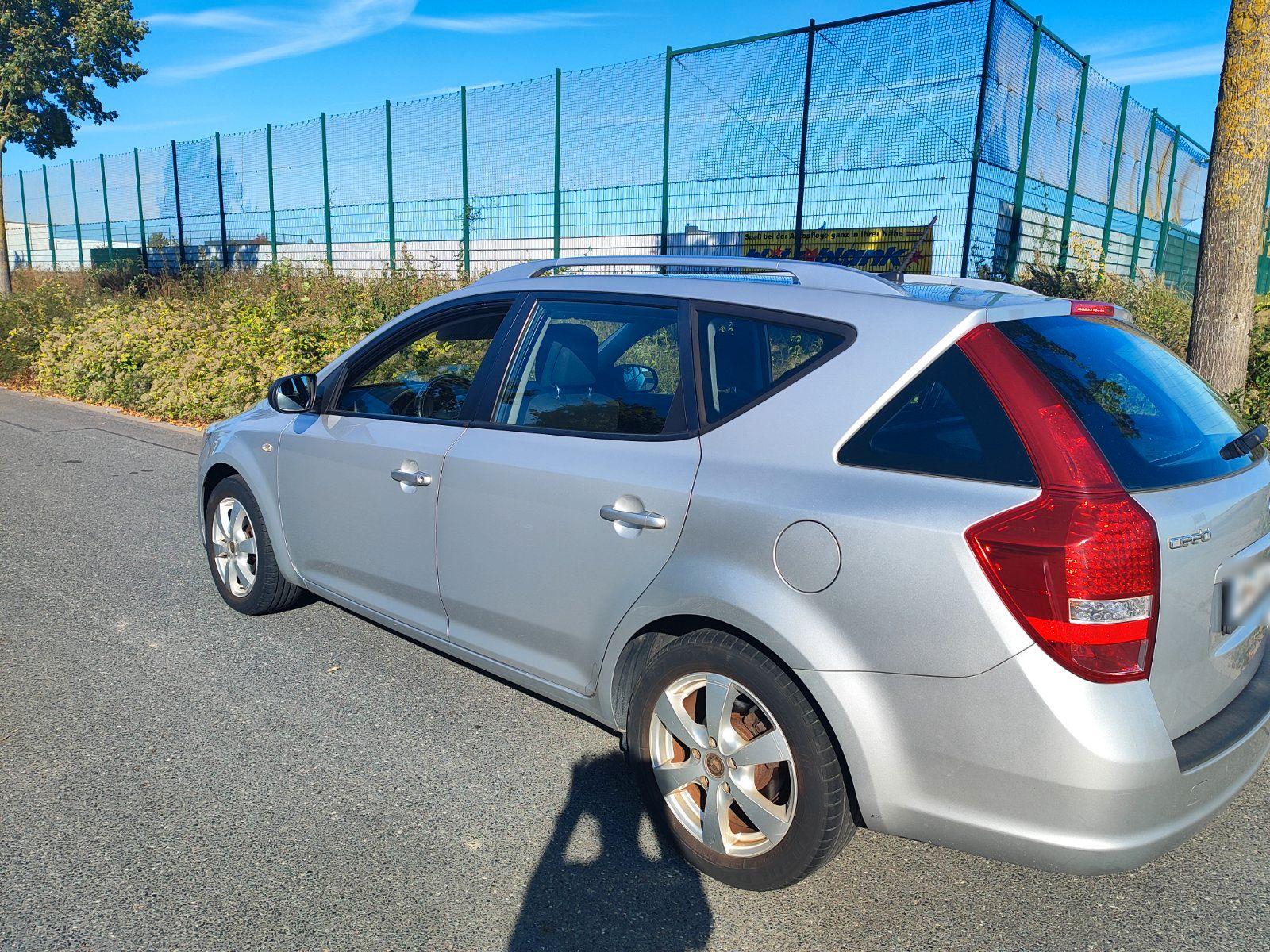 Kia cee'd 2011 — interior