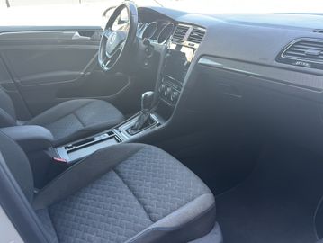 Volkswagen Golf - 10