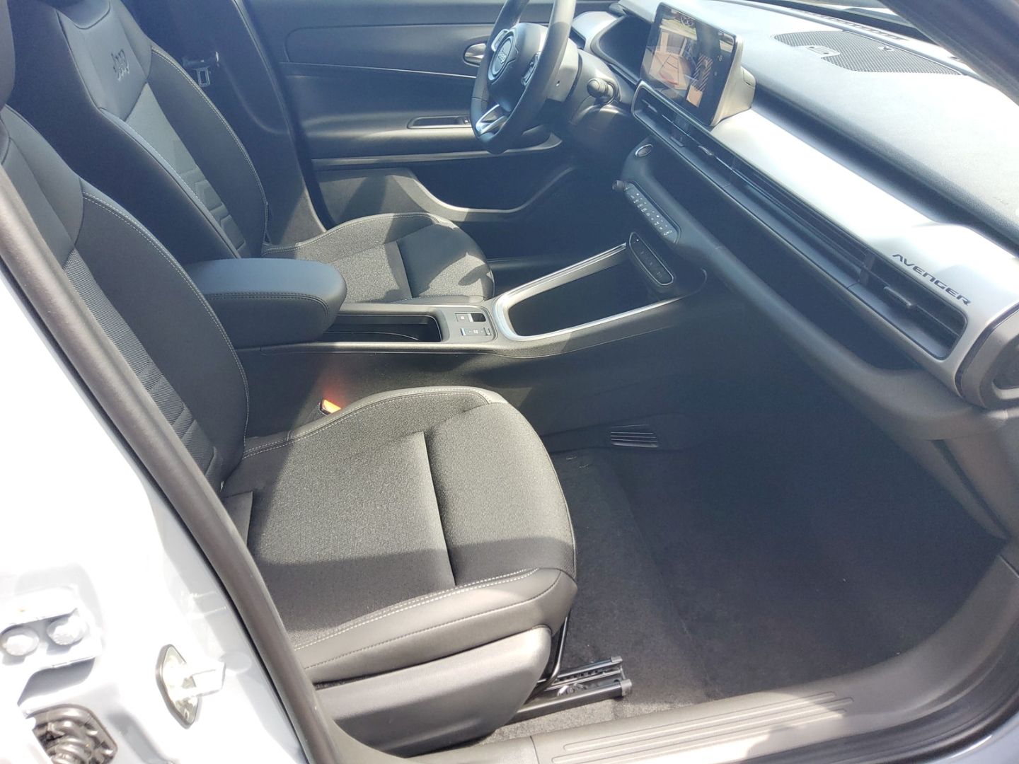 Fahrzeugabbildung Jeep Avenger Elektro Altitude, Wärmepumpe, SHZ, PDC,