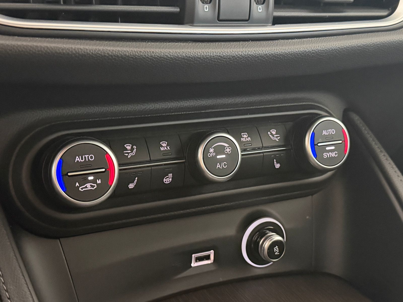 Fahrzeugabbildung Alfa Romeo Stelvio Ti Q4/MEMORY/NAVI/KAMERA/ACC/KLIMA