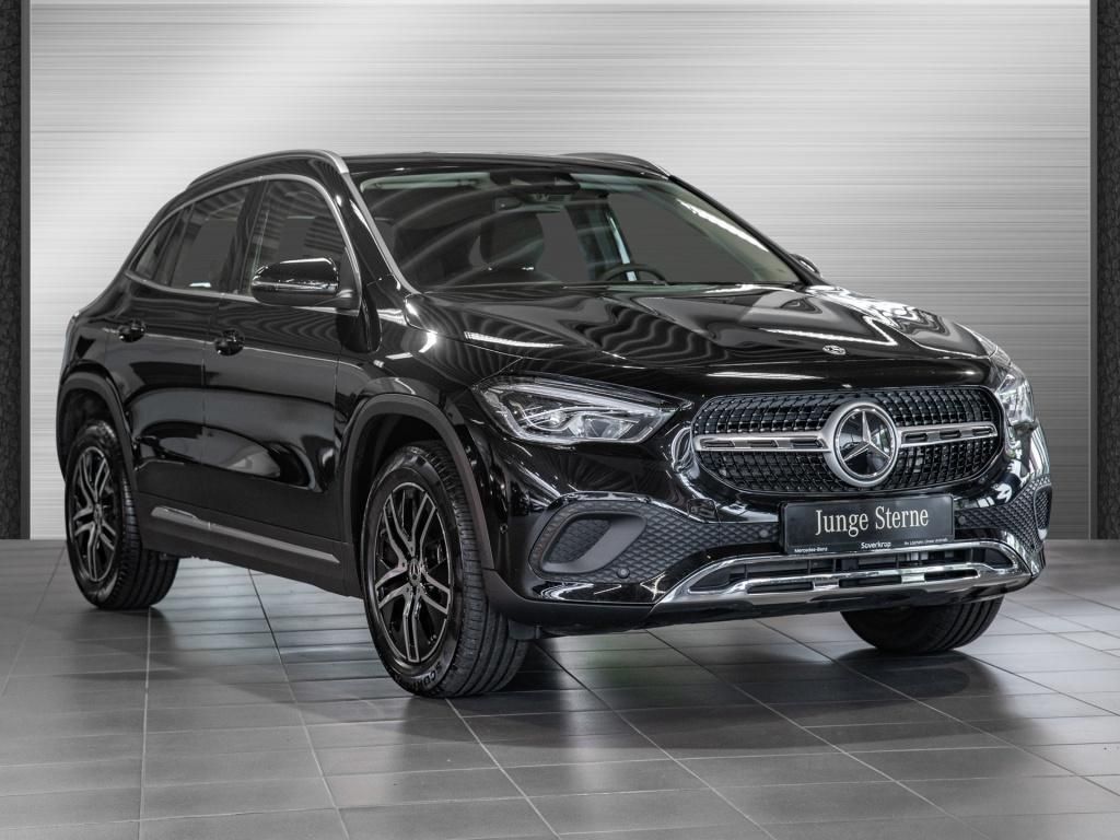 Mercedes-Benz GLA 180 , PROGRESSIVE SPUR SHZ PDC