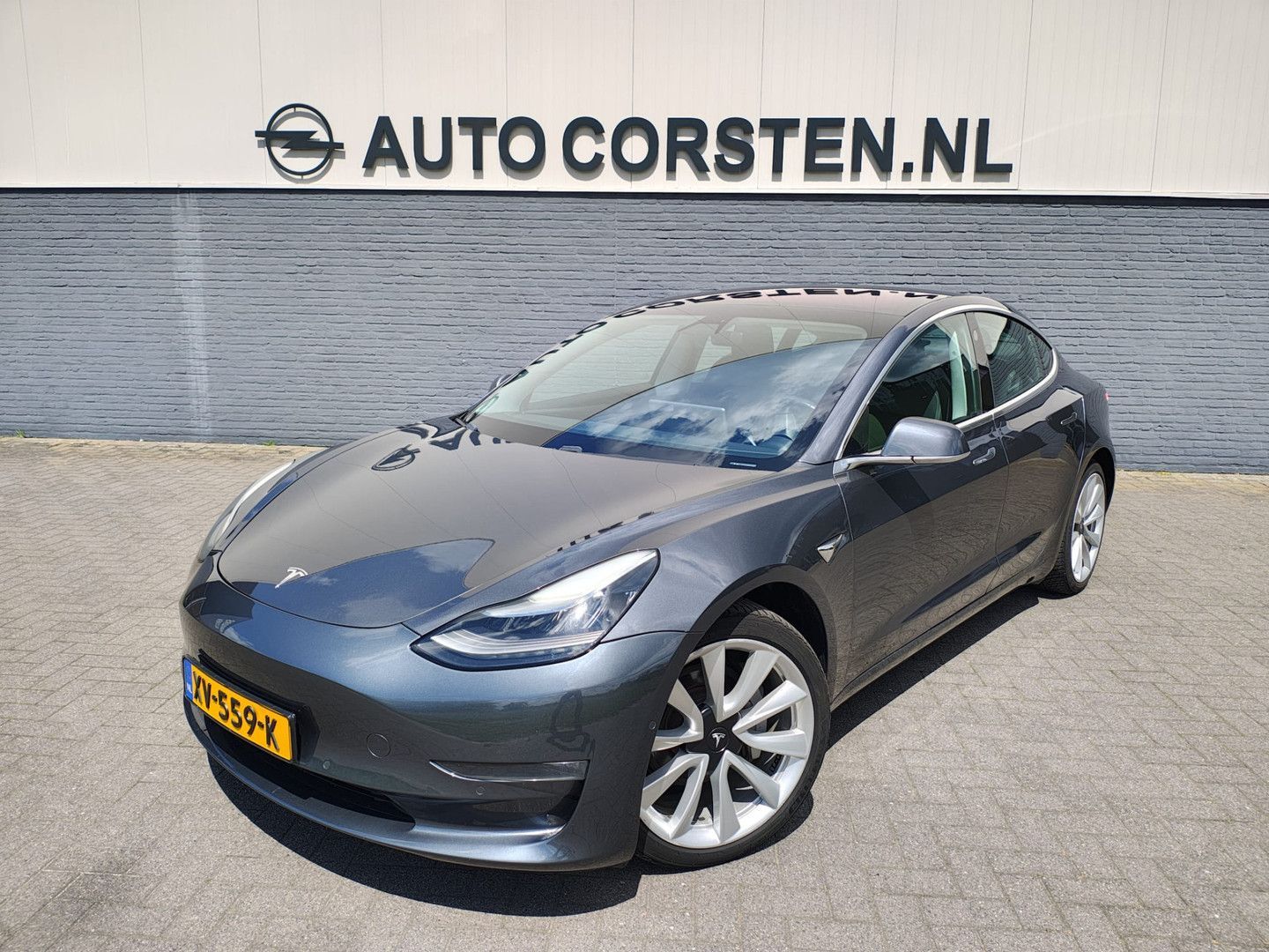 TESLA Model 3