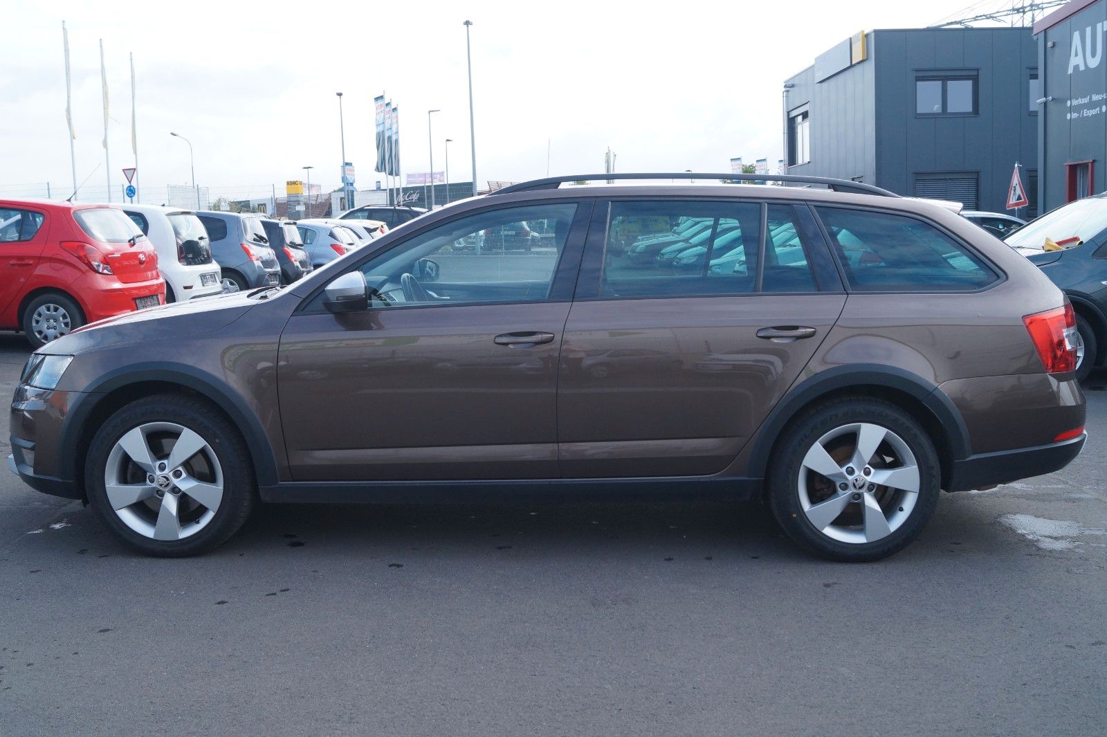 Fahrzeugabbildung SKODA Octavia Combi Scout 4x4*1.Hand