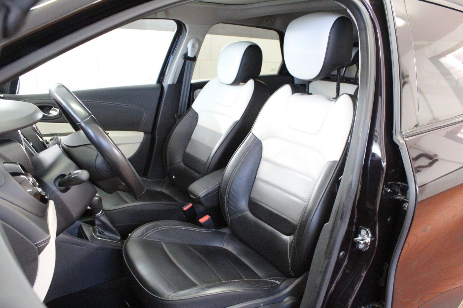Fahrzeugabbildung Renault Captur TCe 120 EDC *Initiale Navi*Automatik*