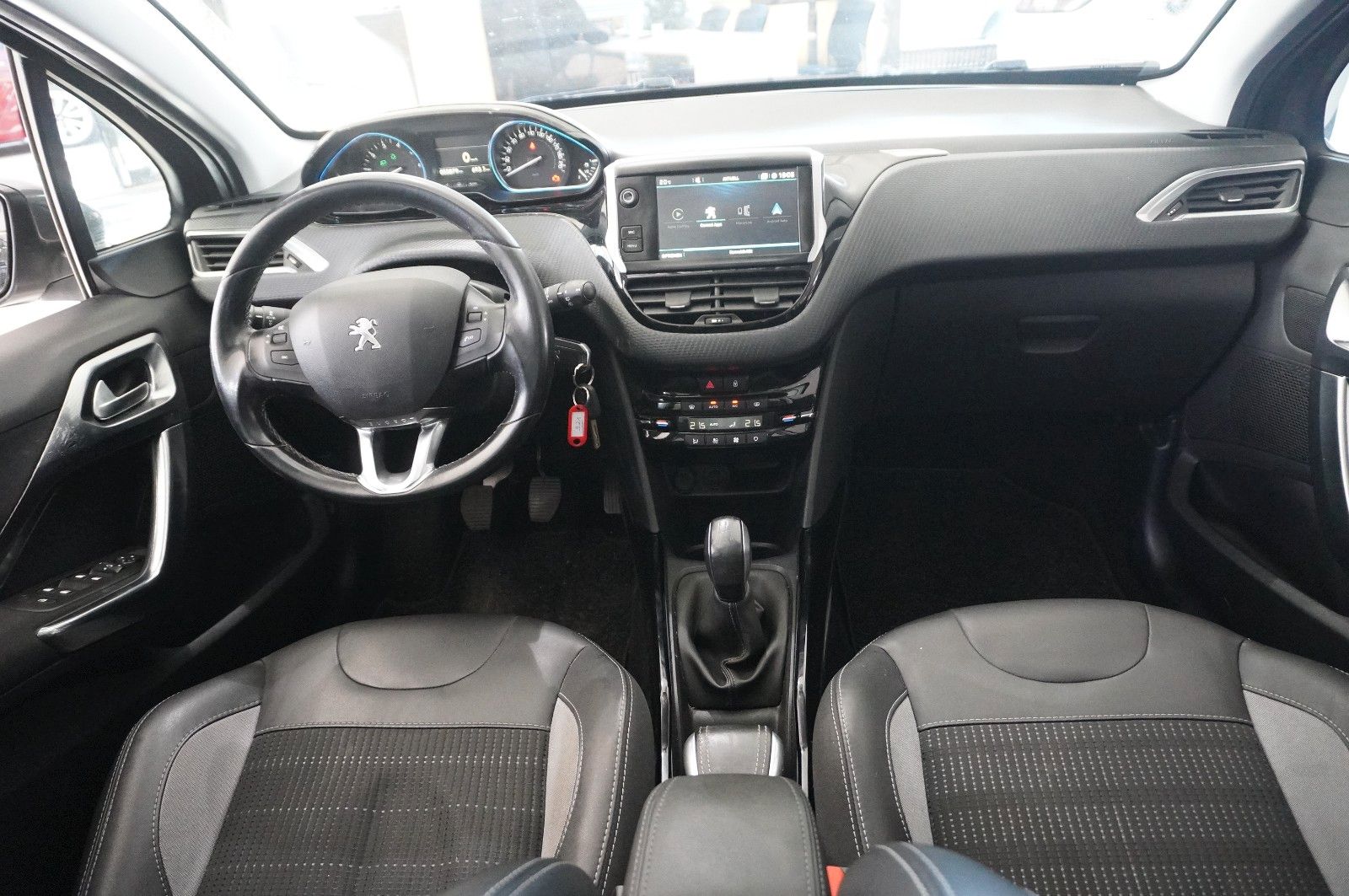 Fahrzeugabbildung Peugeot 2008 1.2 ALLURE NAVI/LED/KAMERA/SHZ/SPORT/TEMP.