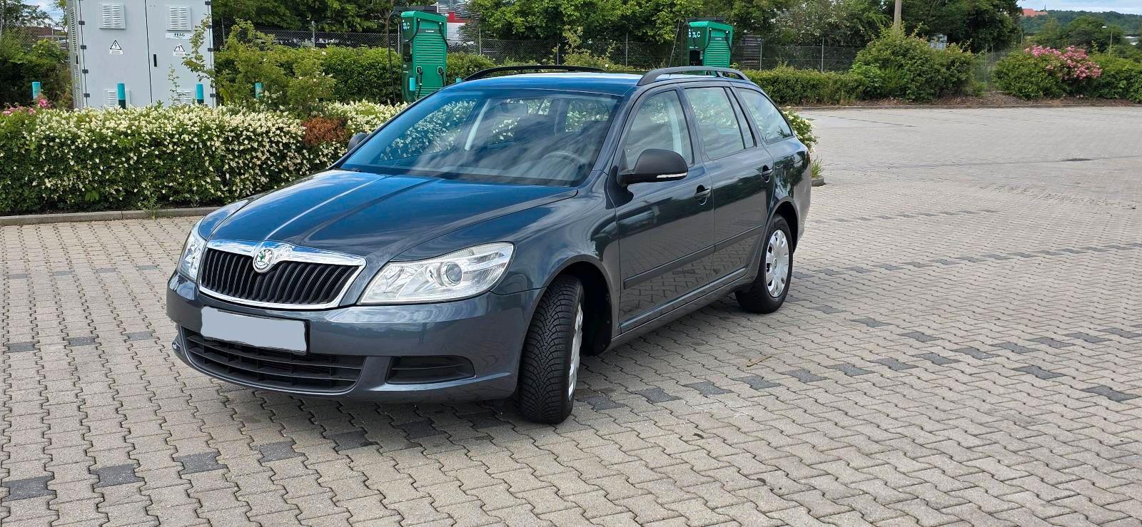 Skoda Octavia 2009 — interior