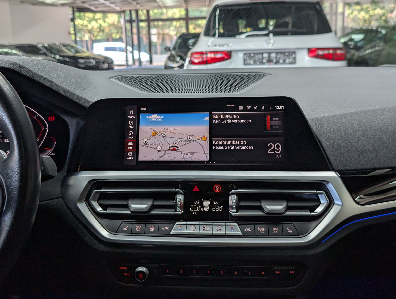 Fahrzeugabbildung BMW 320 i Sport Line Shadow H&K PANO ACC LEDER KAM