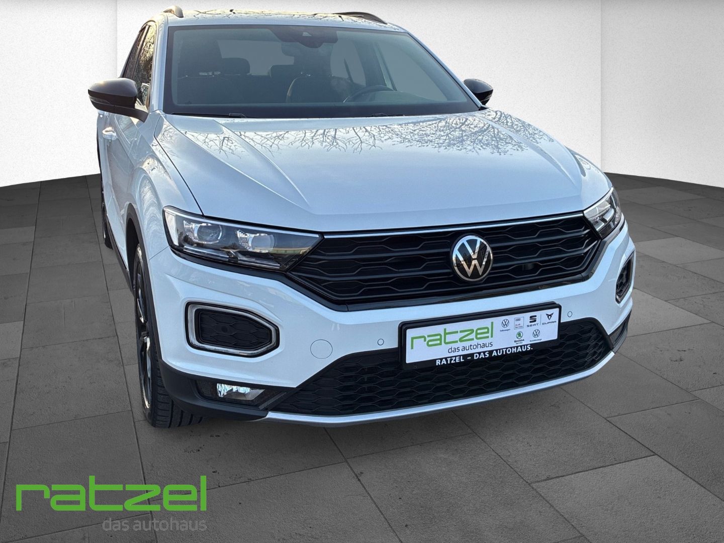 Fahrzeugabbildung Volkswagen T-Roc Sport 1.5 TSI DSG AHK+El. Panodach+Navi