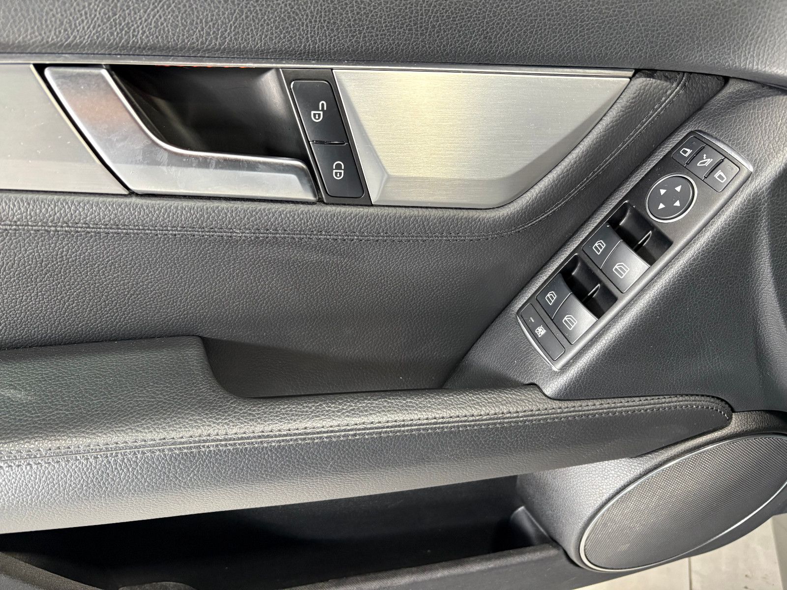 Fahrzeugabbildung Mercedes-Benz C 350 T-Modell CGI BlueEfficiency/PANO/NAVI/SHZ/