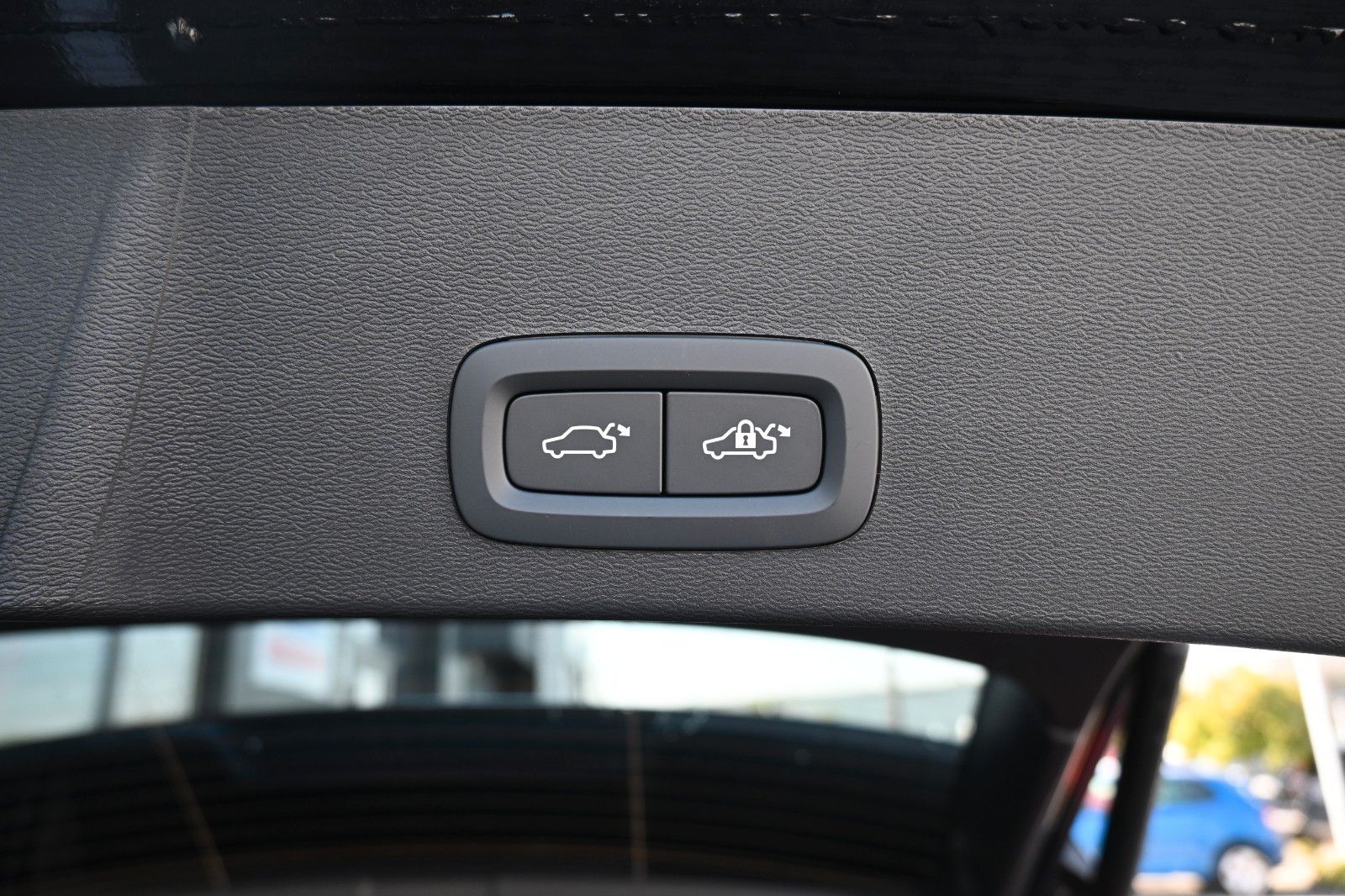 Fahrzeugabbildung Volvo XC40 B4 DKG Plus Black Edition*FSHZG*360°*ACC