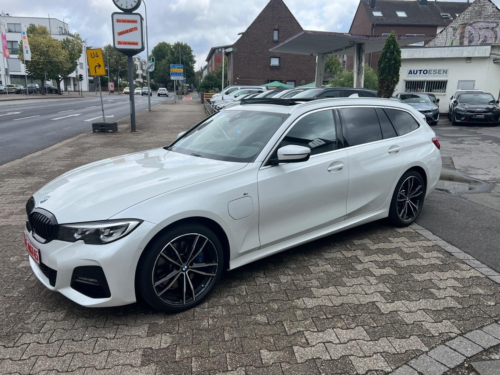 BMW 330e M-SPORTPAKET+PANORAMA+KAMERA+HUD+AHK