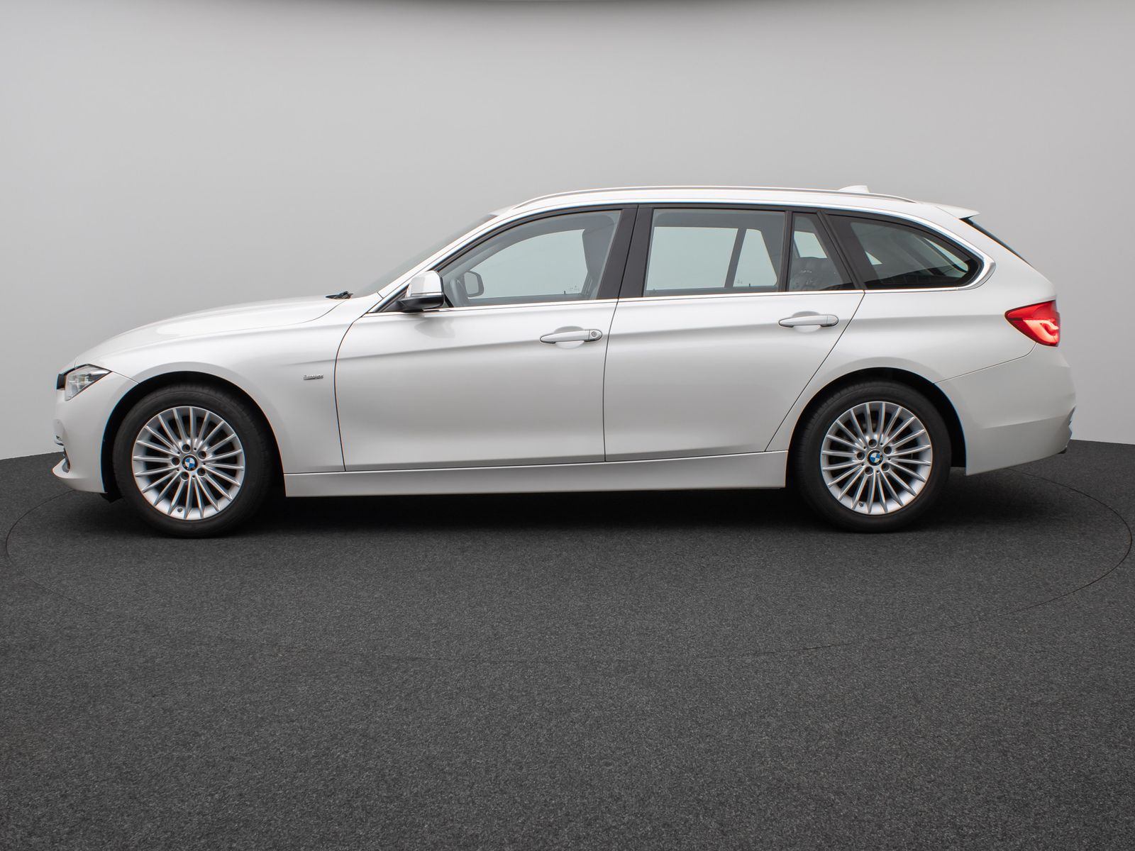 Fahrzeugabbildung BMW 320d Luxury Line Kamera HUD HiFi Stop&Go Komfort
