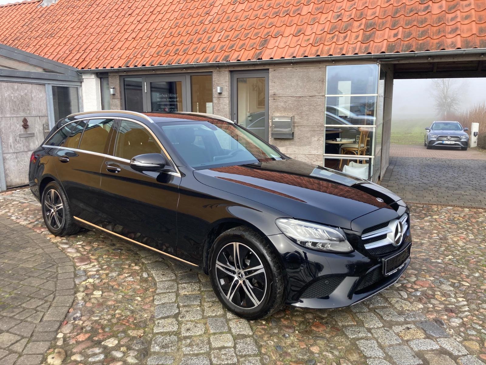 Mercedes-Benz C 220d 9GTro. Avantgarde LED Navi 8Räder CarPlay