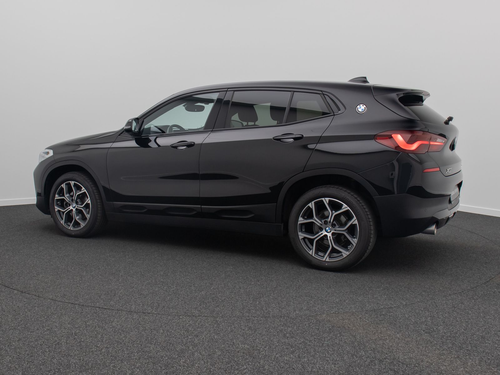Fahrzeugabbildung BMW X2 sD18i  Kamera DAB AHK Navi HiFi Sportsitz 18"