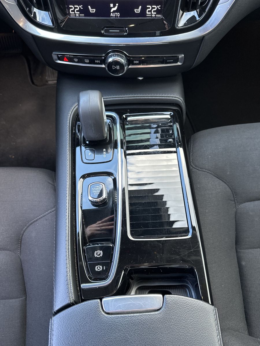 Fahrzeugabbildung Volvo V60 T6 Hybrid AWD INSCRIPTION NAV+LED+AHK+VC+HUD
