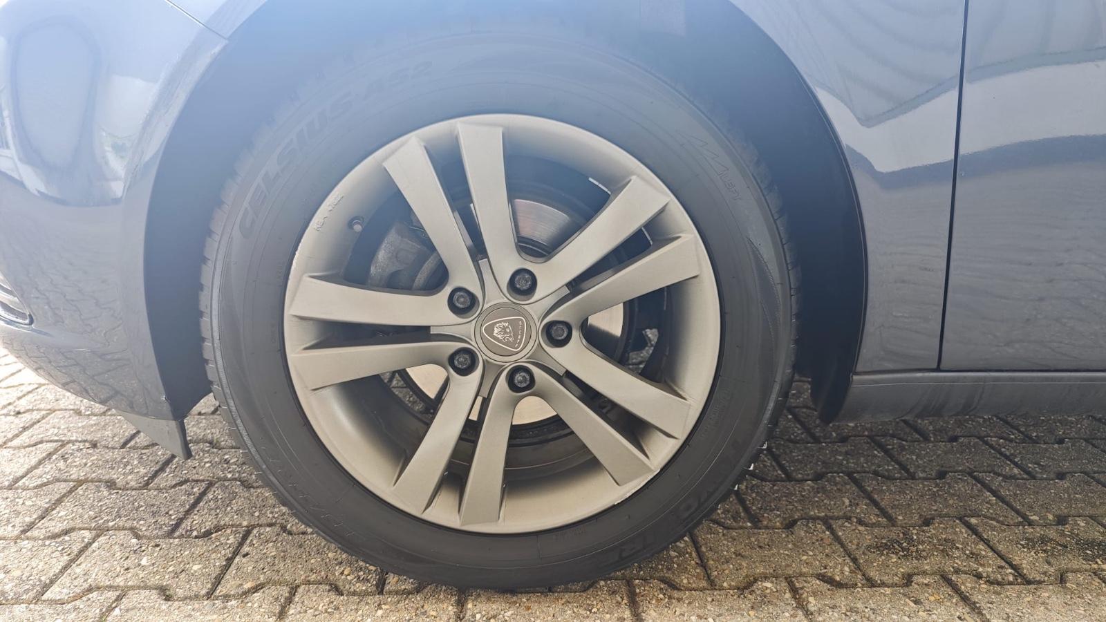 Opel Insignia 2010 — photo 24