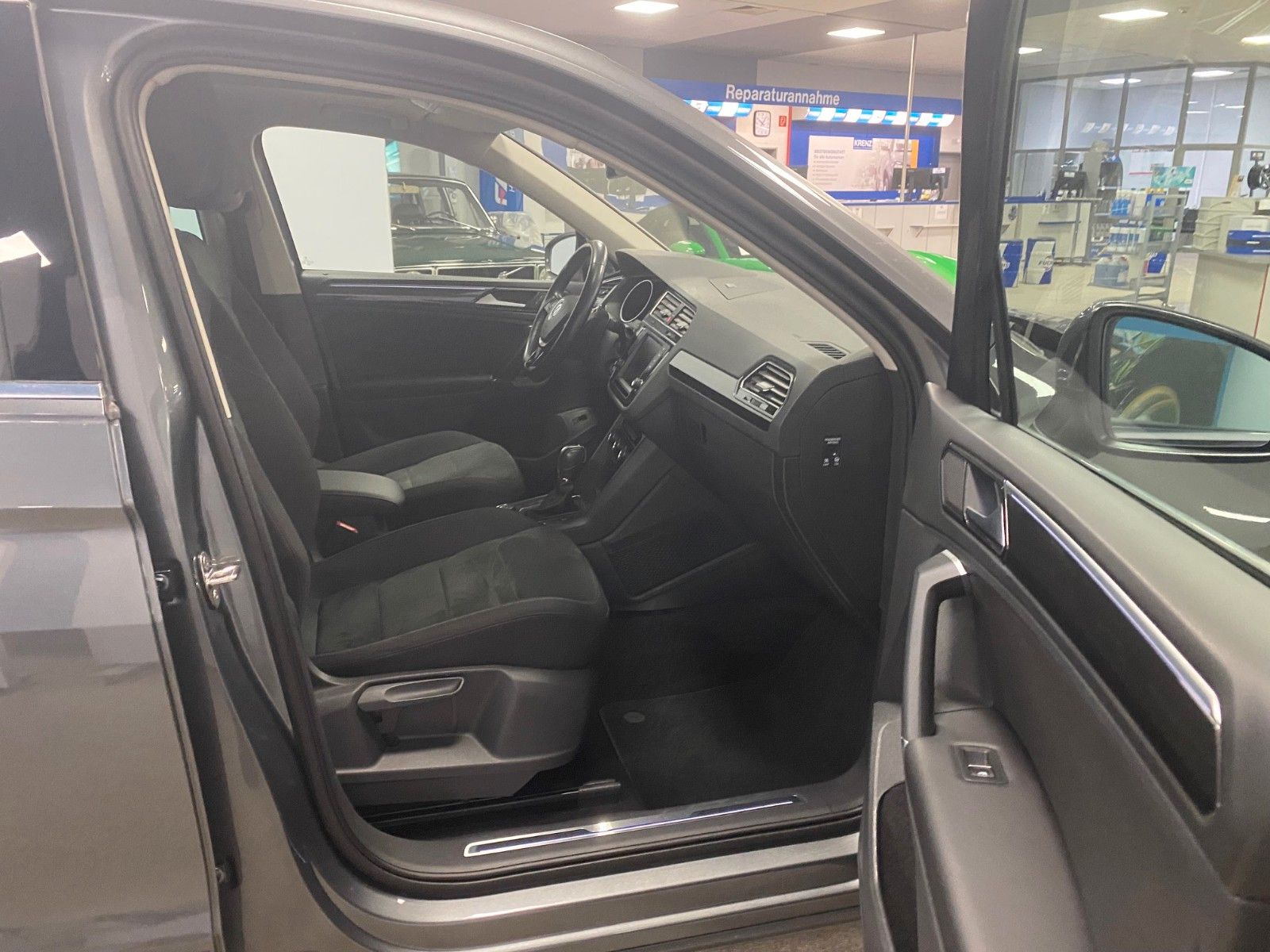 Fahrzeugabbildung Volkswagen Tiguan 2.0 TSI DSG 4MOTION Highline+ACC+DCC+NAVI