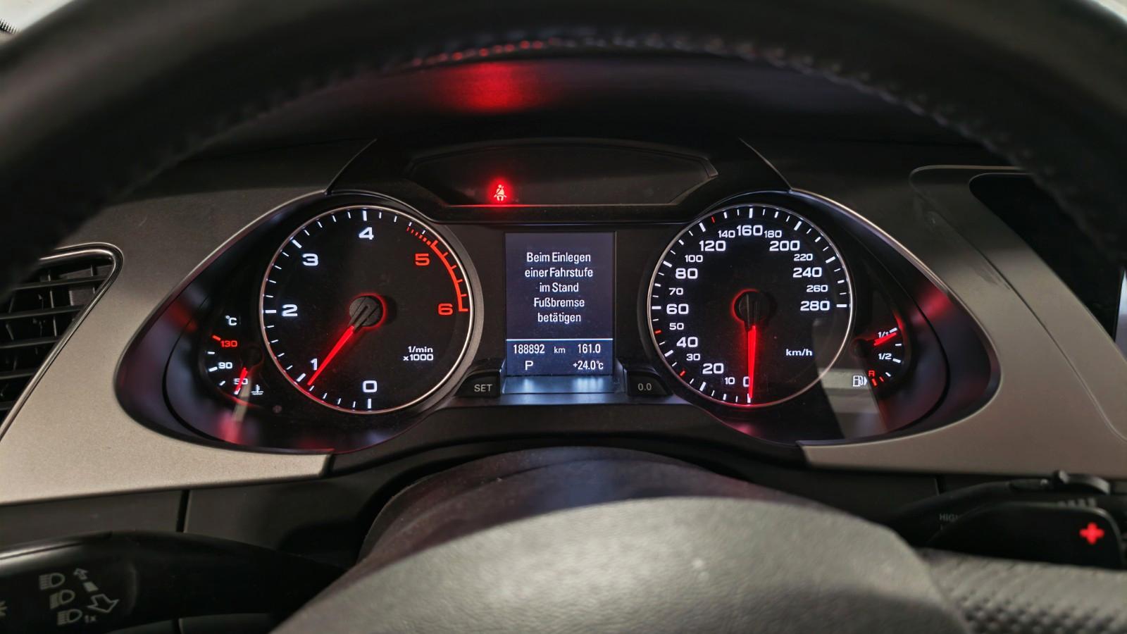 Audi A4 2011 — photo 5