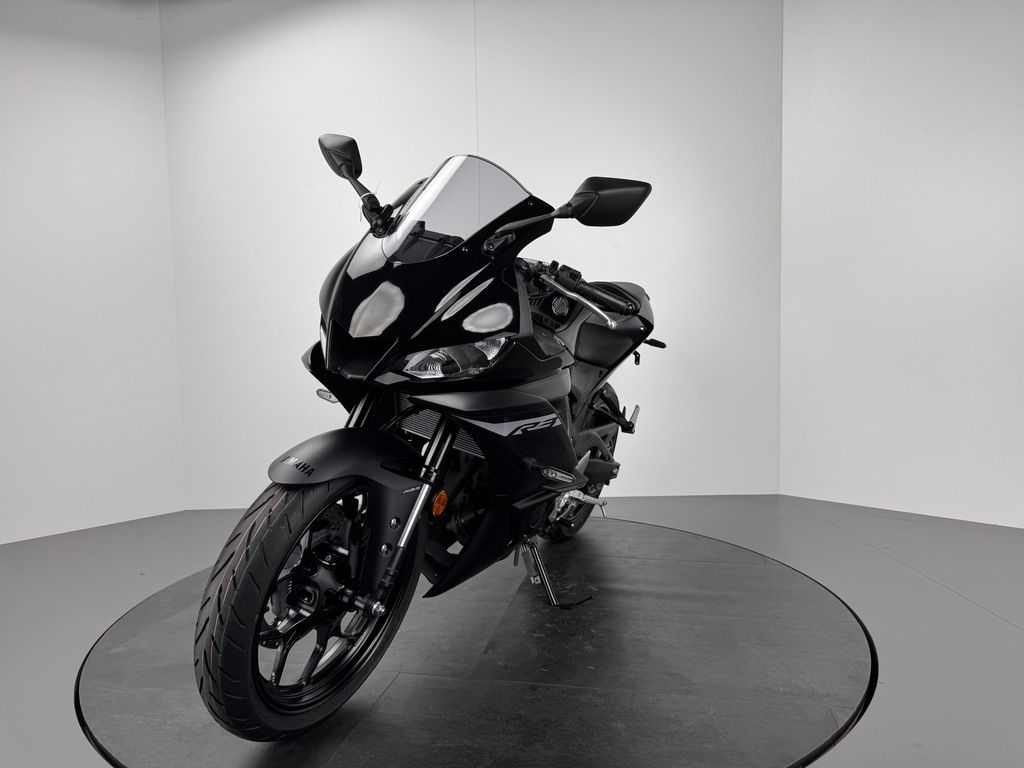 Fahrzeugabbildung Yamaha YZF-R3 *KURZES HECK *NEUWERTIG *100KM