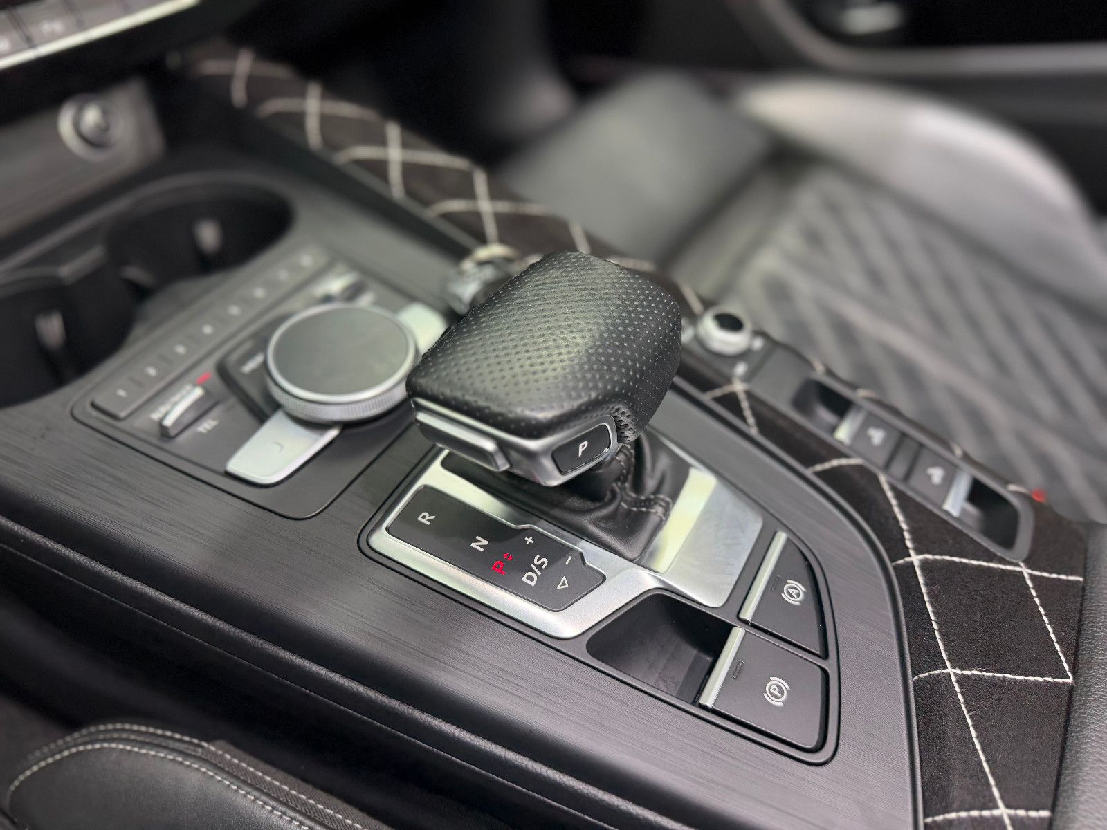 Fahrzeugabbildung Audi A5 Cabriolet S-LineB&O|MASSAGE|RS-SITZE|360°