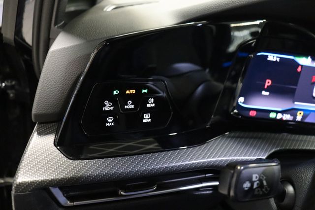 Fahrzeugabbildung Volkswagen Golf VIII Lim. R 4Motion|MATRIX|H/K|DCC|AMBIENTE