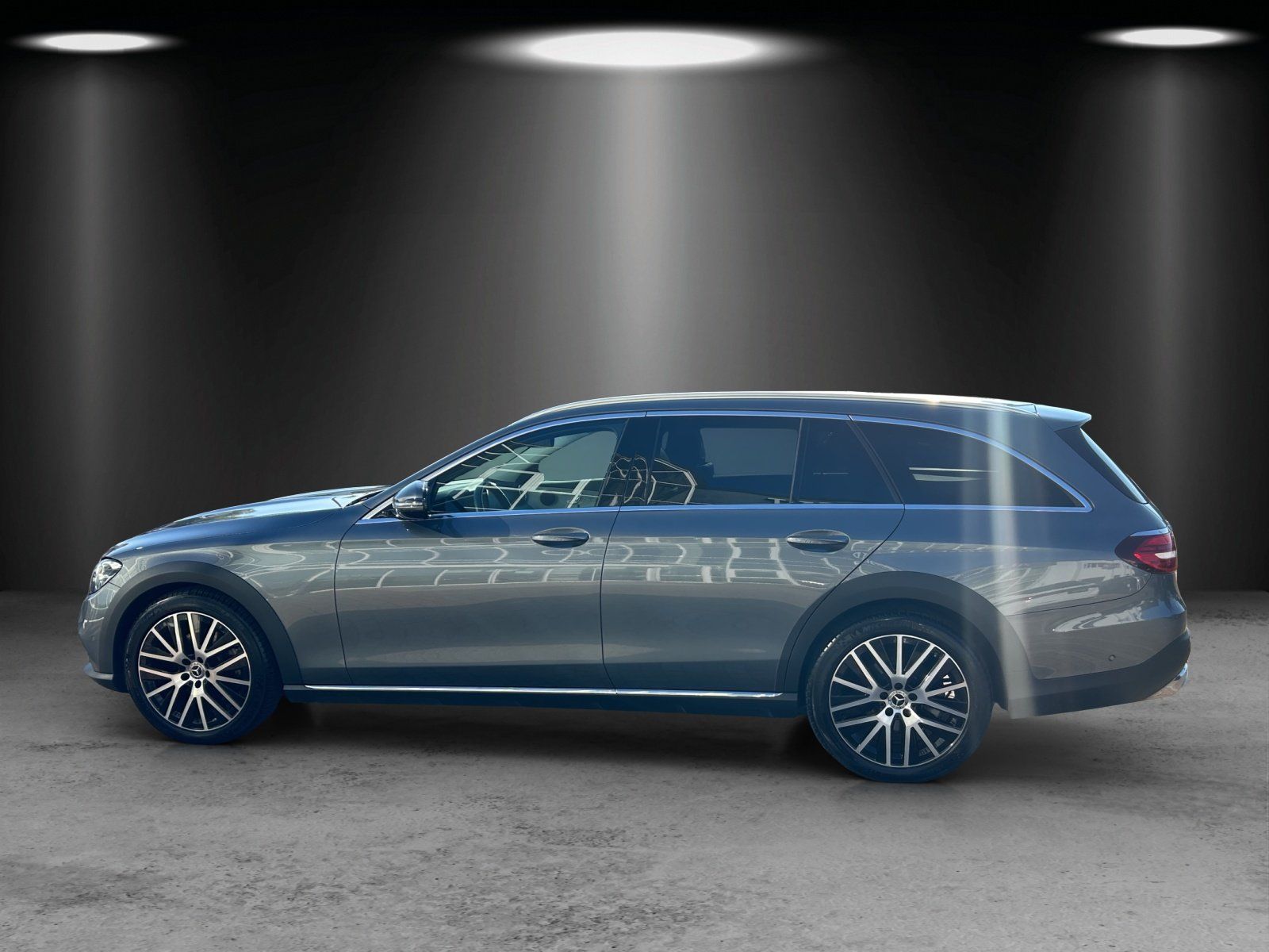 Fahrzeugabbildung Mercedes-Benz E220d 4M Tl All-Terrain DISTRO Pano AHK Memo LED