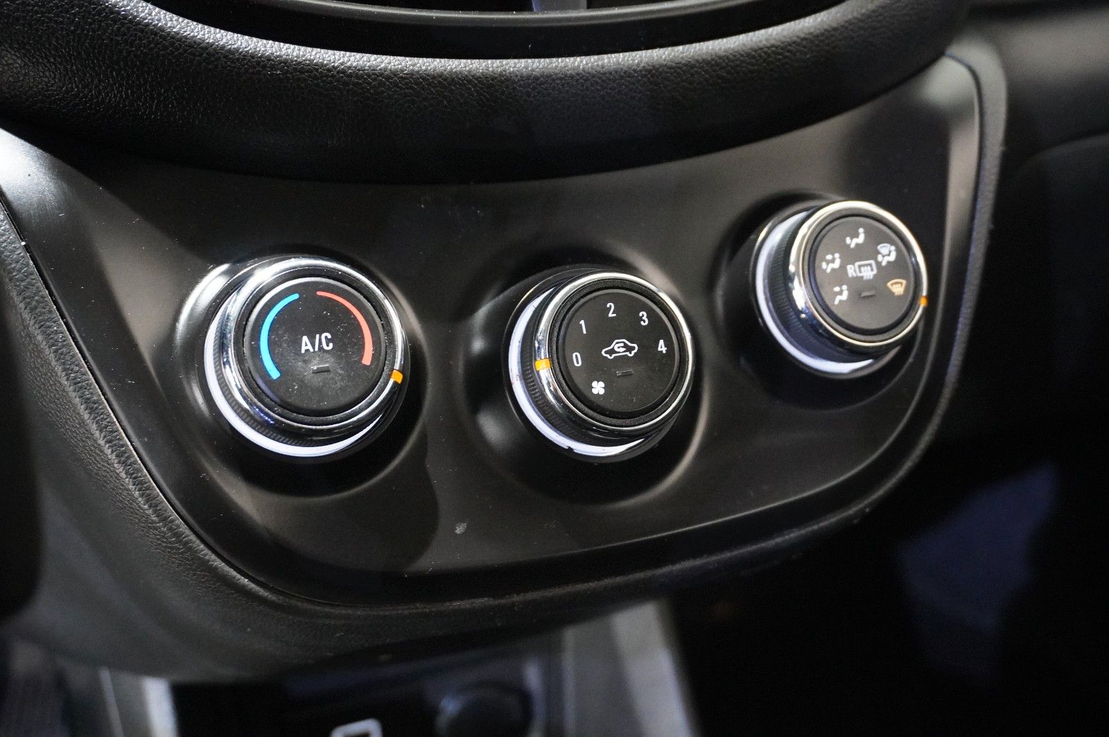 Fahrzeugabbildung Opel Karl 1.0 120 JAHRE KLIMA/USB/TEMP./RADIO/BT