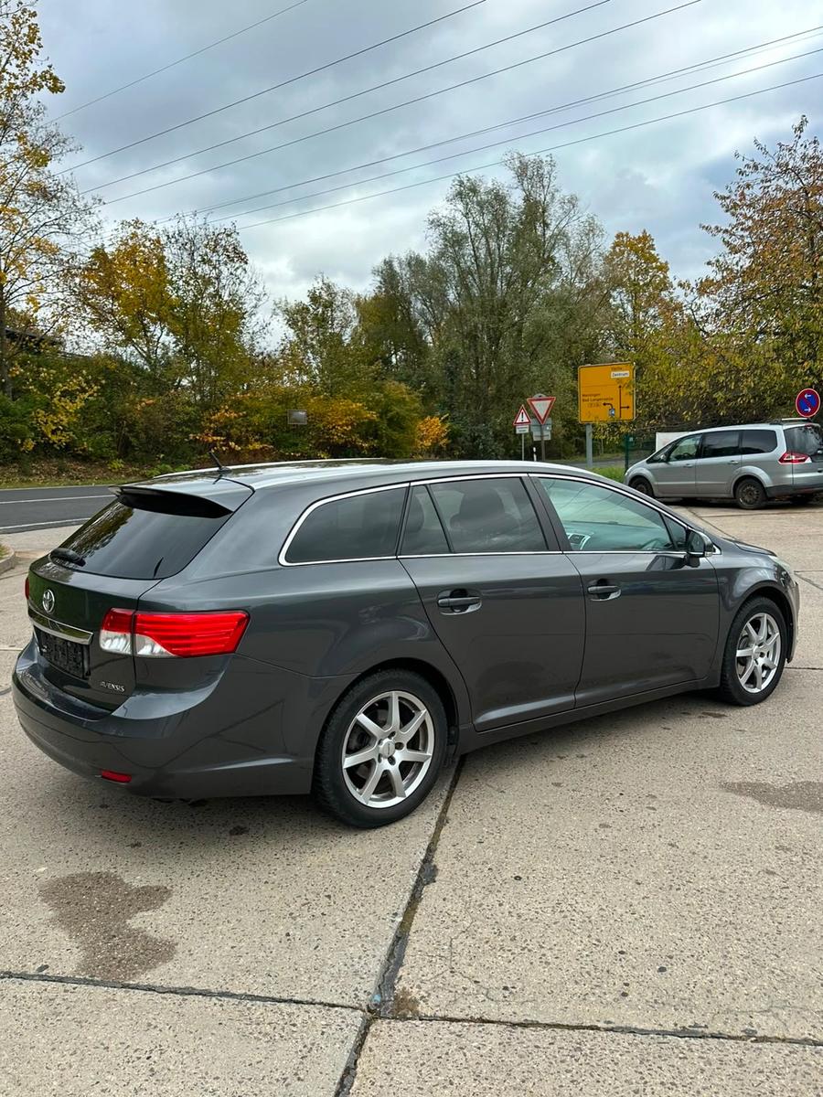 Toyota Avensis 2013 — engine 1.798 cm³, 147 HP (108kW)