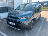 Toyota Proace City Verso L1 5-türig Team D 1,5L D-4D - blaue Toyota Proace (Verso)
