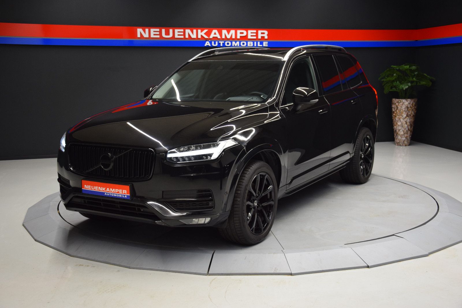 Fahrzeugabbildung Volvo XC 90 Momentum AWD ACC HUD PANO VZE Vollleder