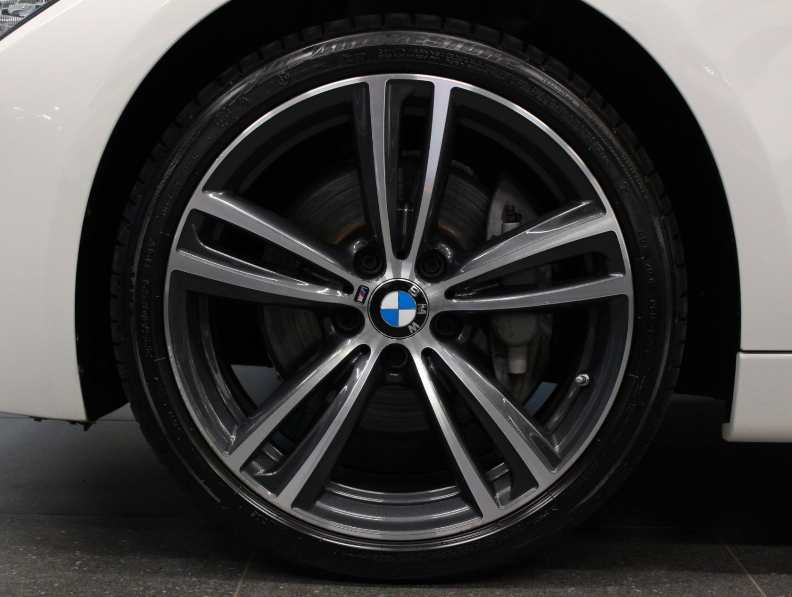 Fahrzeugabbildung BMW 335i xDrive M Sport*Head-up*Kamera*Harman-Kardon