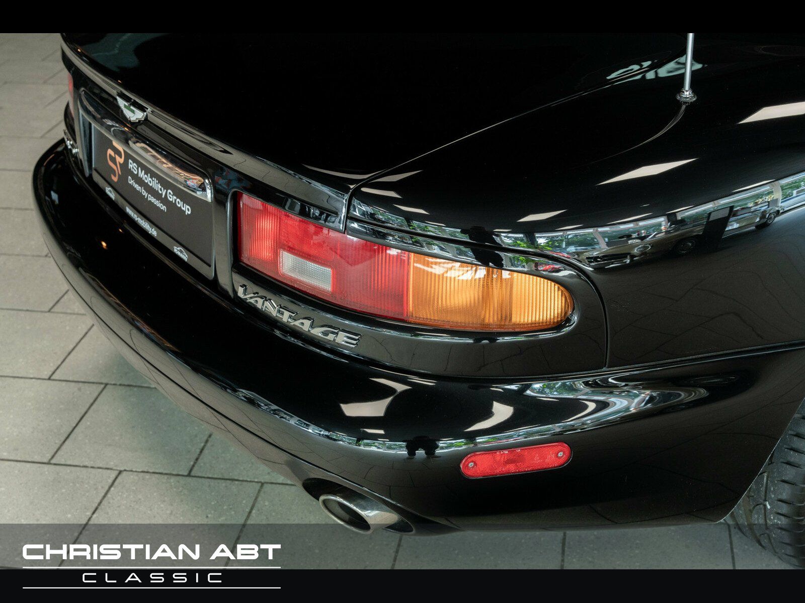 Fahrzeugabbildung Aston Martin Vantage V12