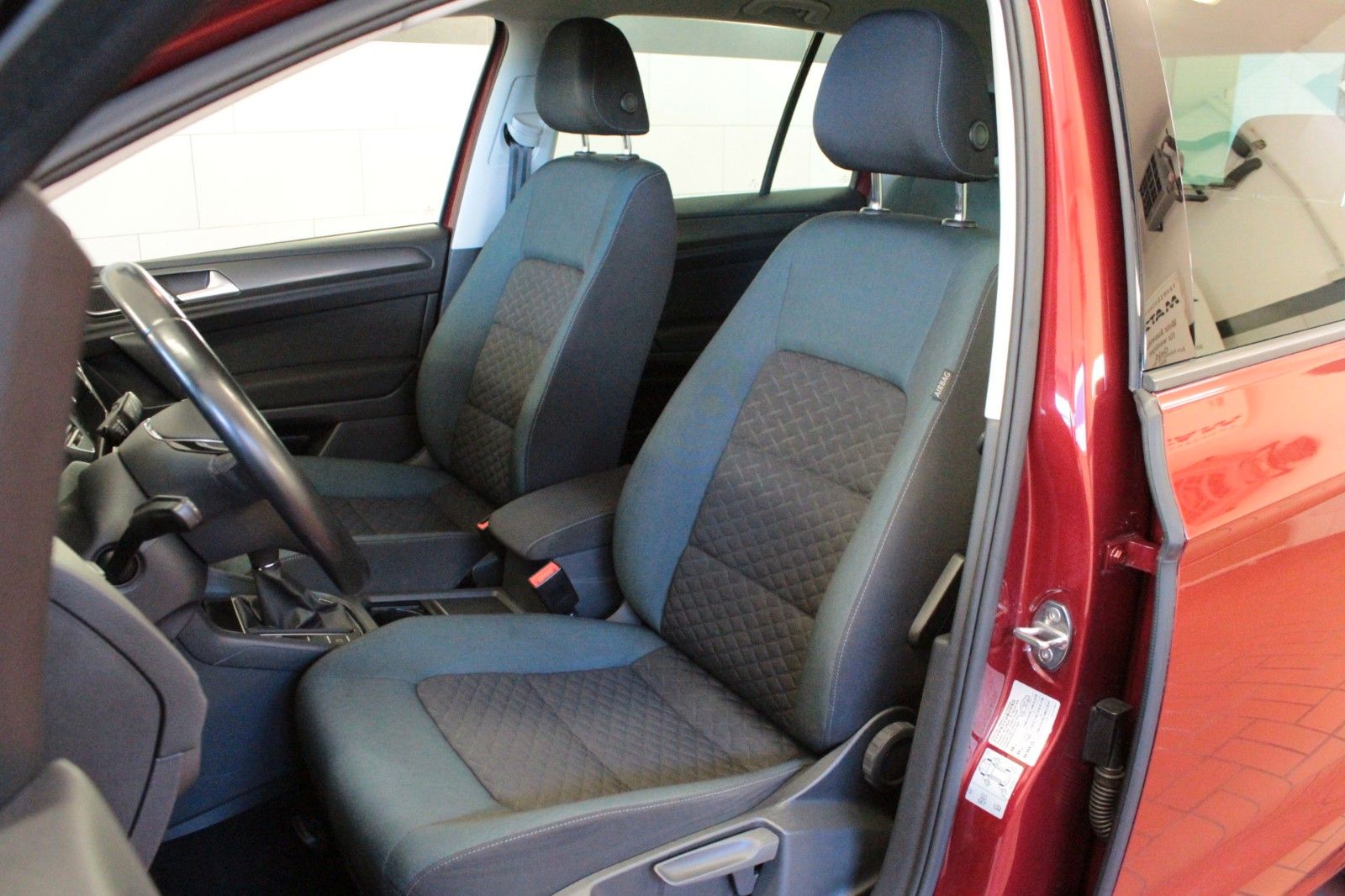 Fahrzeugabbildung Volkswagen Golf Sportsvan 1.0 TSI OPF IQ.DRIVE