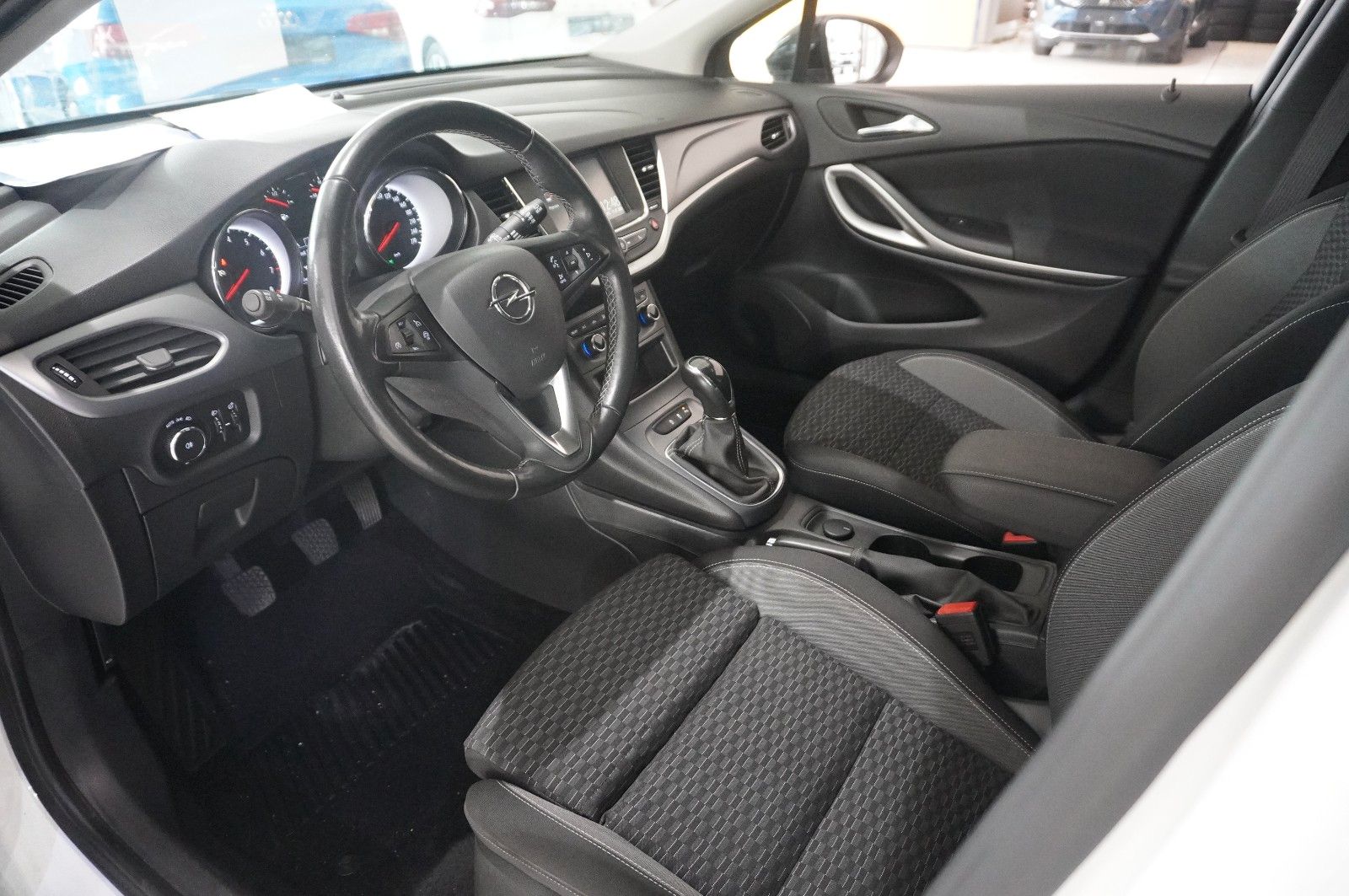 Fahrzeugabbildung Opel Astra K ST 1.2T EDITION NAVI/LED/KAMERA/SHZ/DAB+