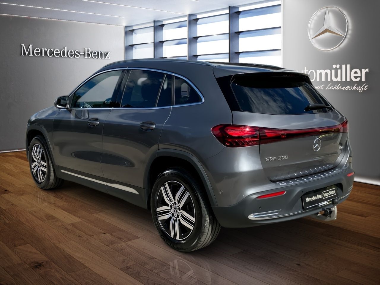 Fahrzeugabbildung Mercedes-Benz EQA 300 4M BONUS+AHK+PANO+STHZ+LHZ+CARPL+TOTWIN+