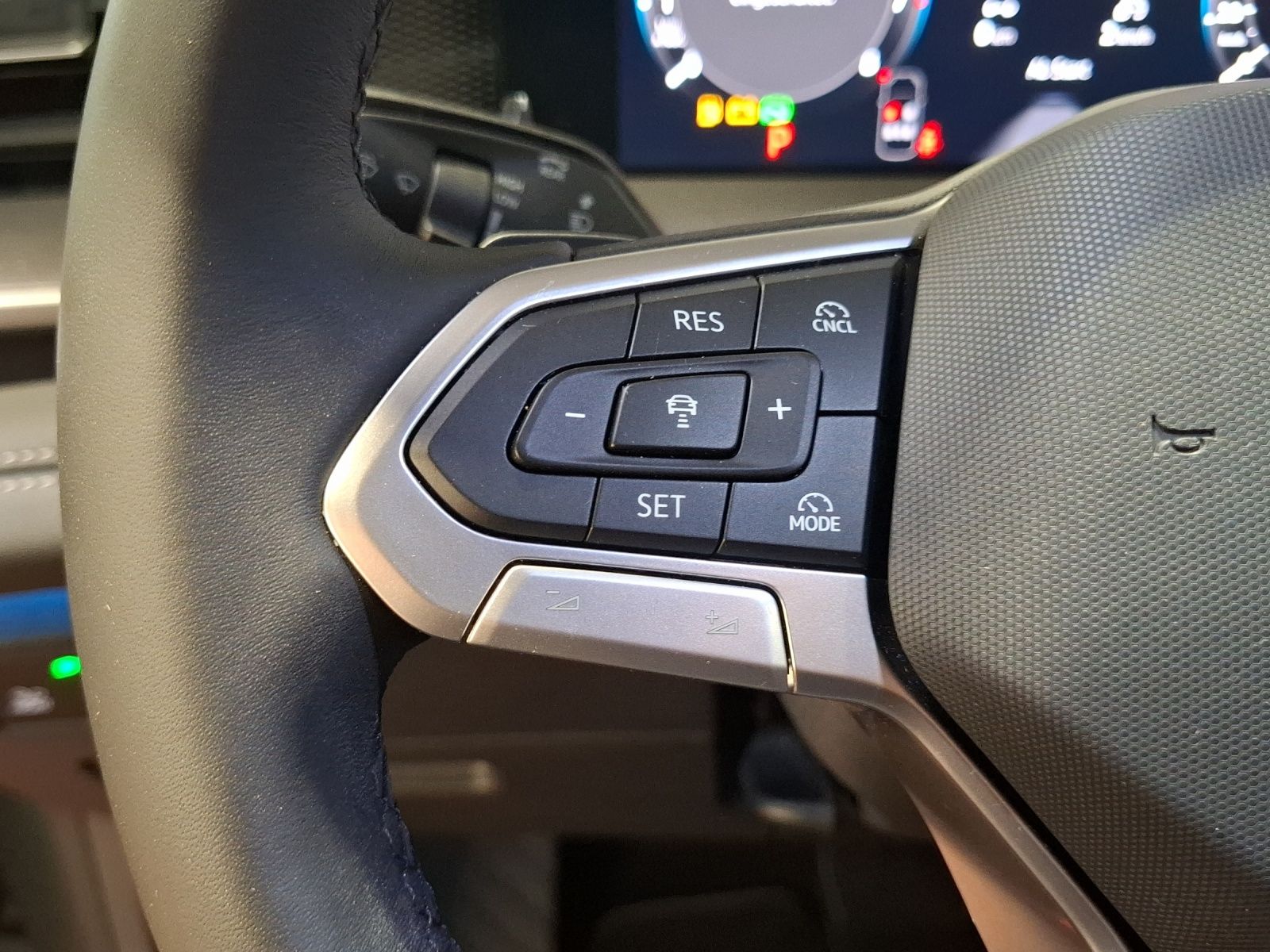 Fahrzeugabbildung Volkswagen Tayron eTSI Life DSG LED AHK Navi AID ACC RFK SH