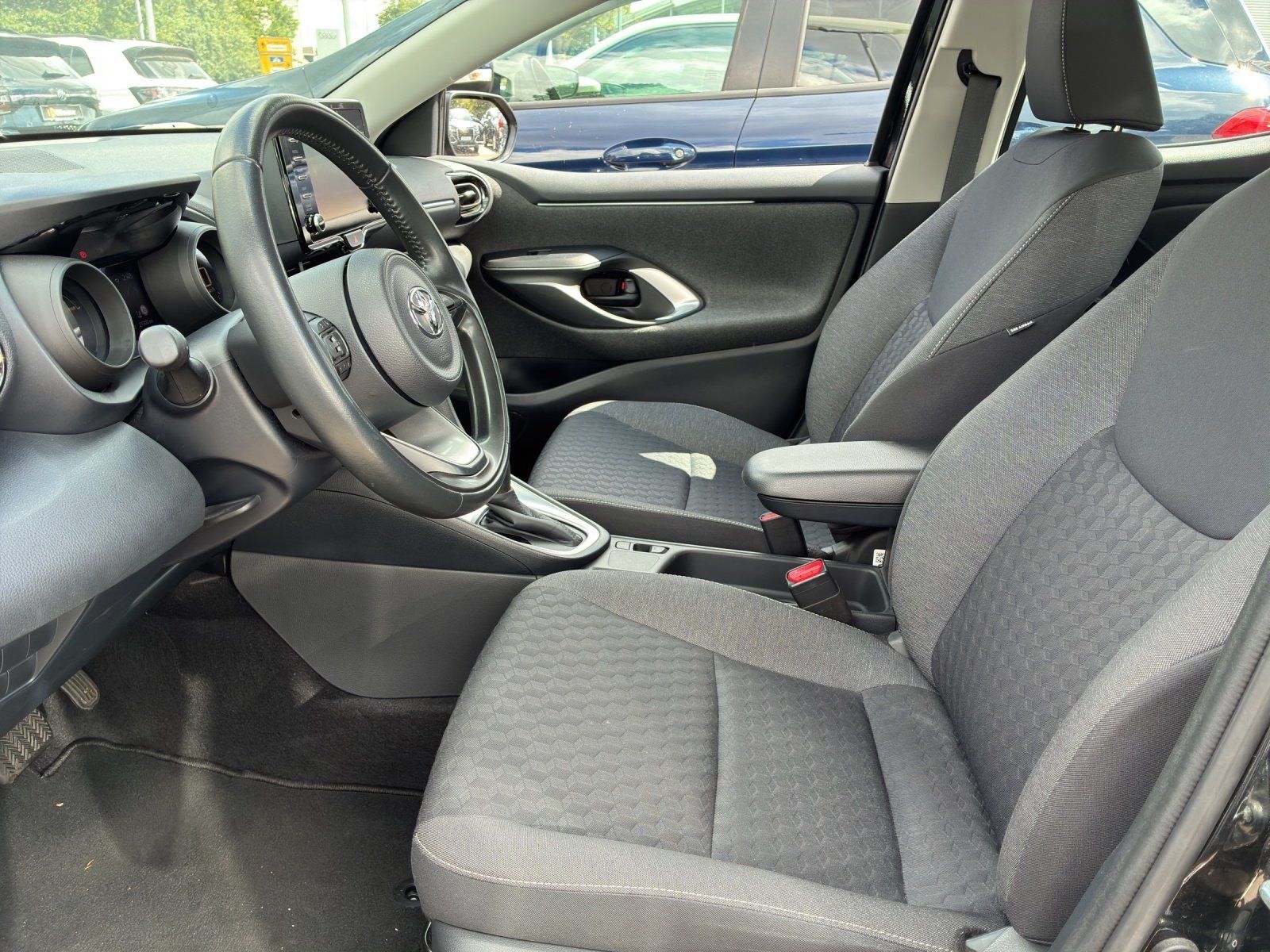 Fahrzeugabbildung Toyota Yaris 1.5 Dual-VVT-iE Hybrid Club Kamera,LED,LM