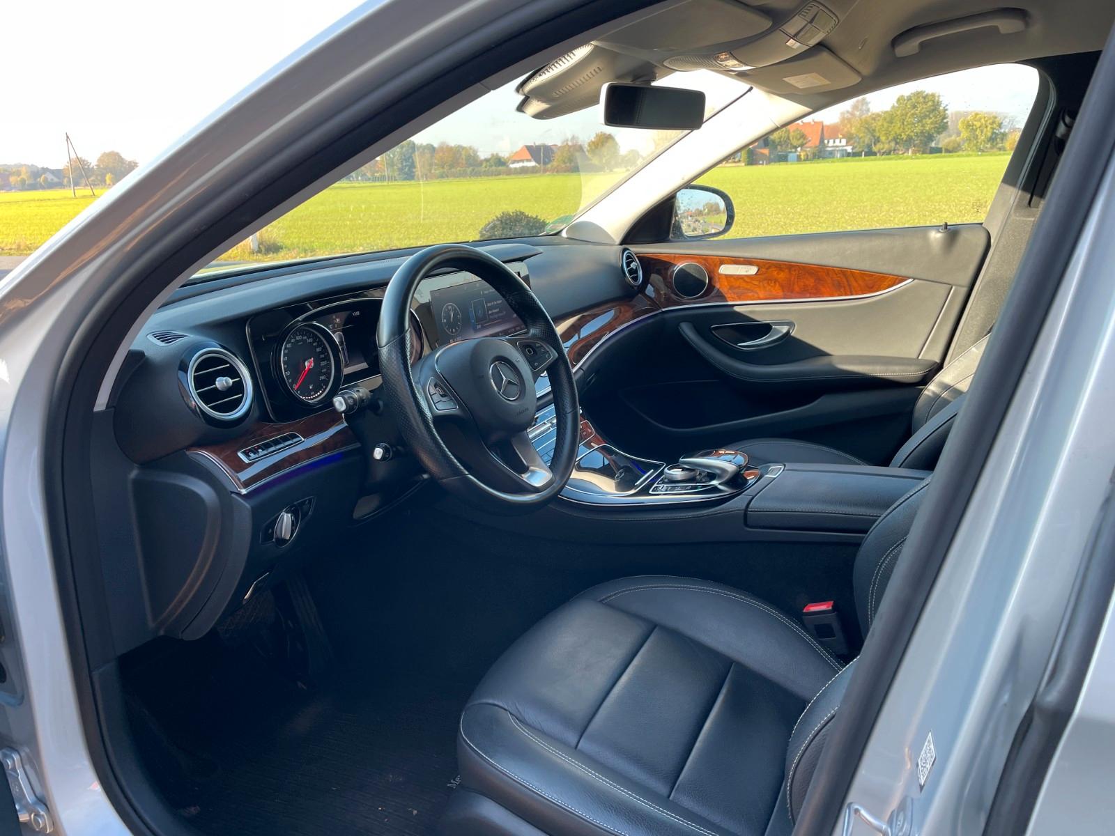 Mercedes-Benz E 220d T EXCLUSIVE Autom. EXCLUSIVE