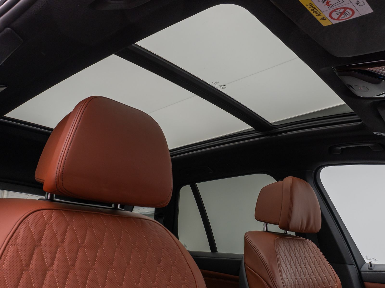 Fahrzeugabbildung BMW X5 xD45e M Sport Panorama 360°HUD HiFi NightVisi