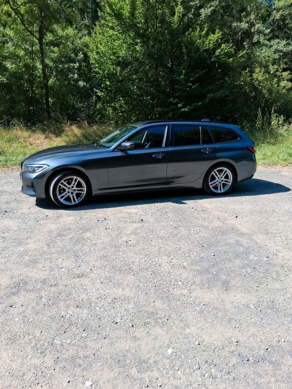 Image of BMW 320