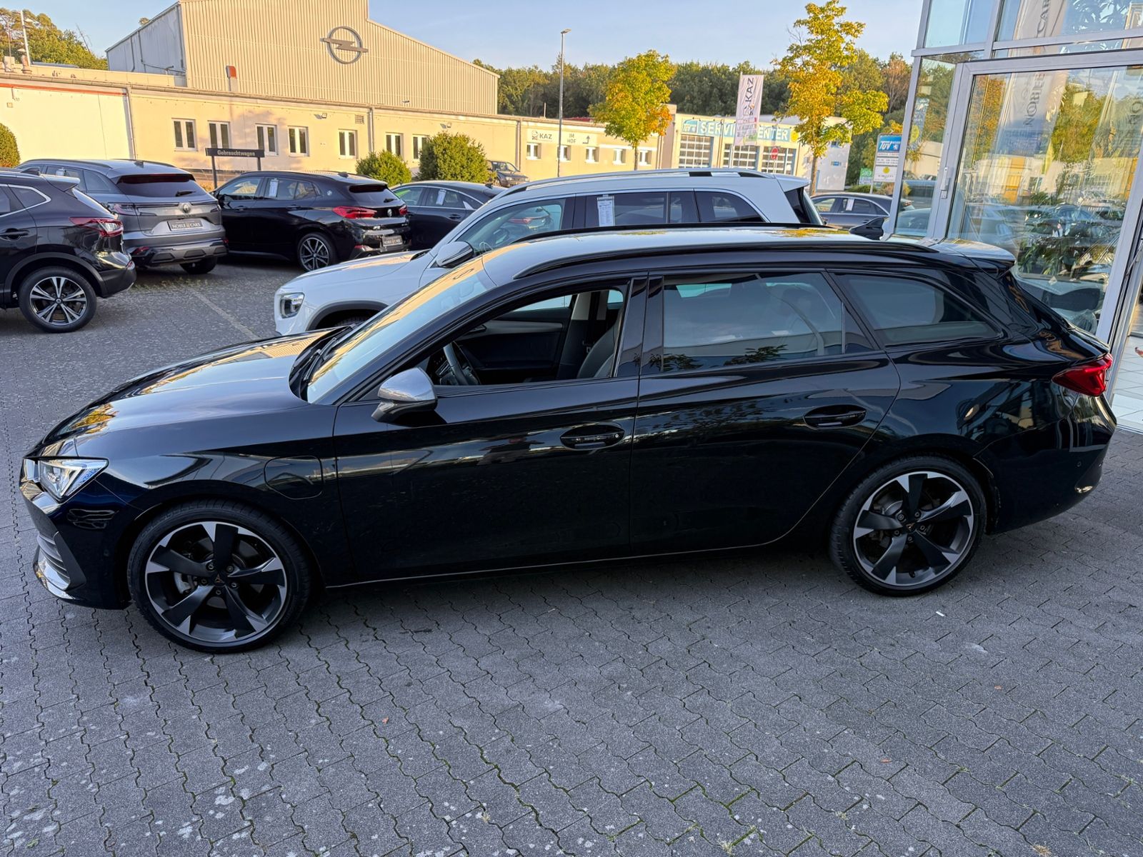 Fahrzeugabbildung CUPRA Leon 1.4 e-Hybrid VZ SHZ NAVI DAB