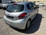 Peugeot 208 PureTech 82 Style - Peugeot 208: Style