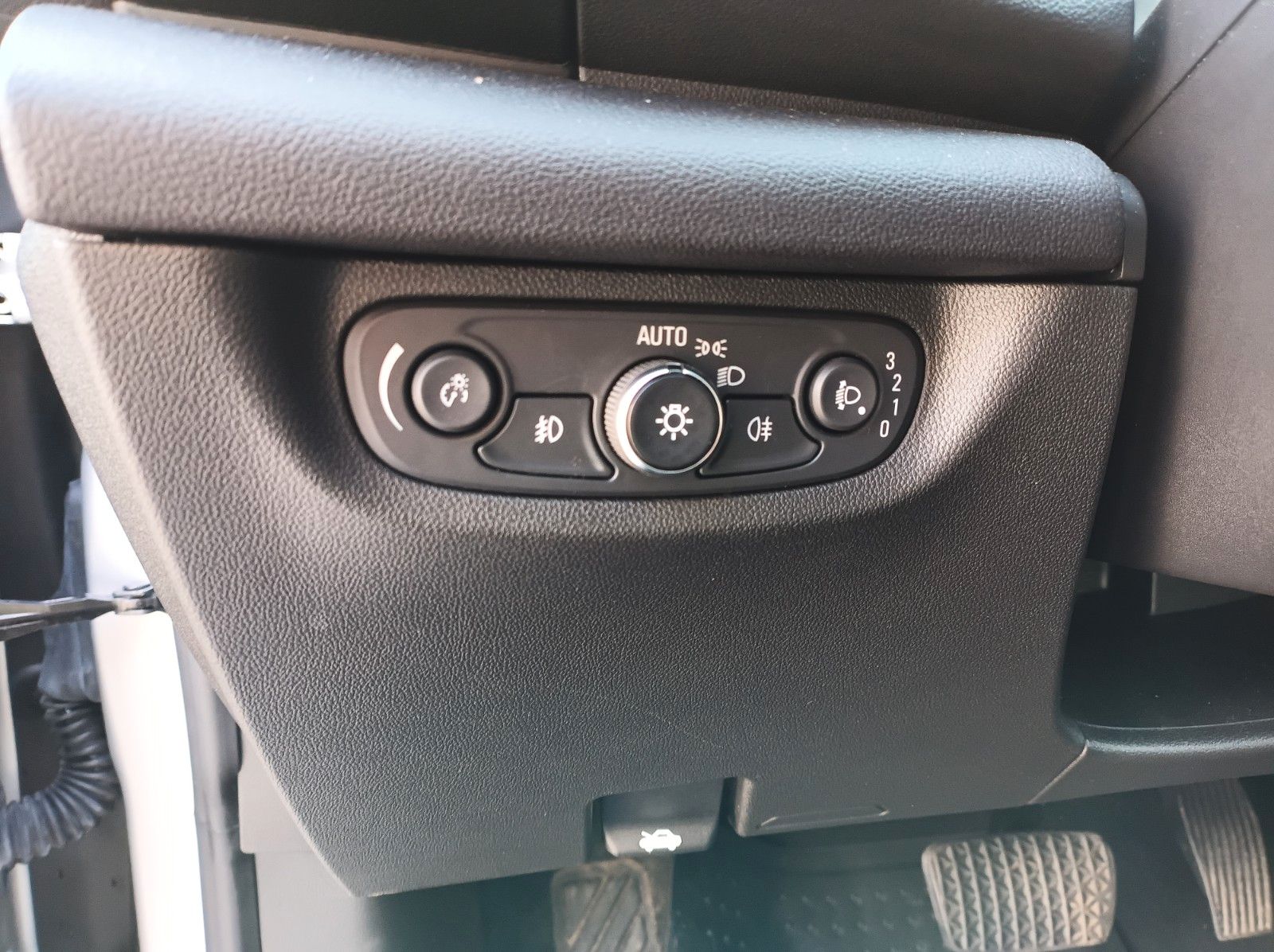 Fahrzeugabbildung Opel INSIGNIA B+SPORTSTOURER+BUSINESS+KAMERA+AHK+SH++