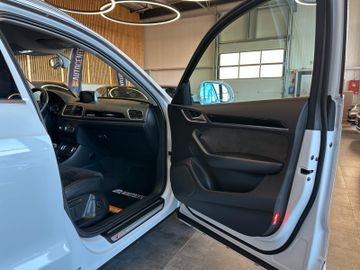 Audi Q3 2.0 TFSI quattro *Xenon*Klima*SHZ*Navi*PDC*