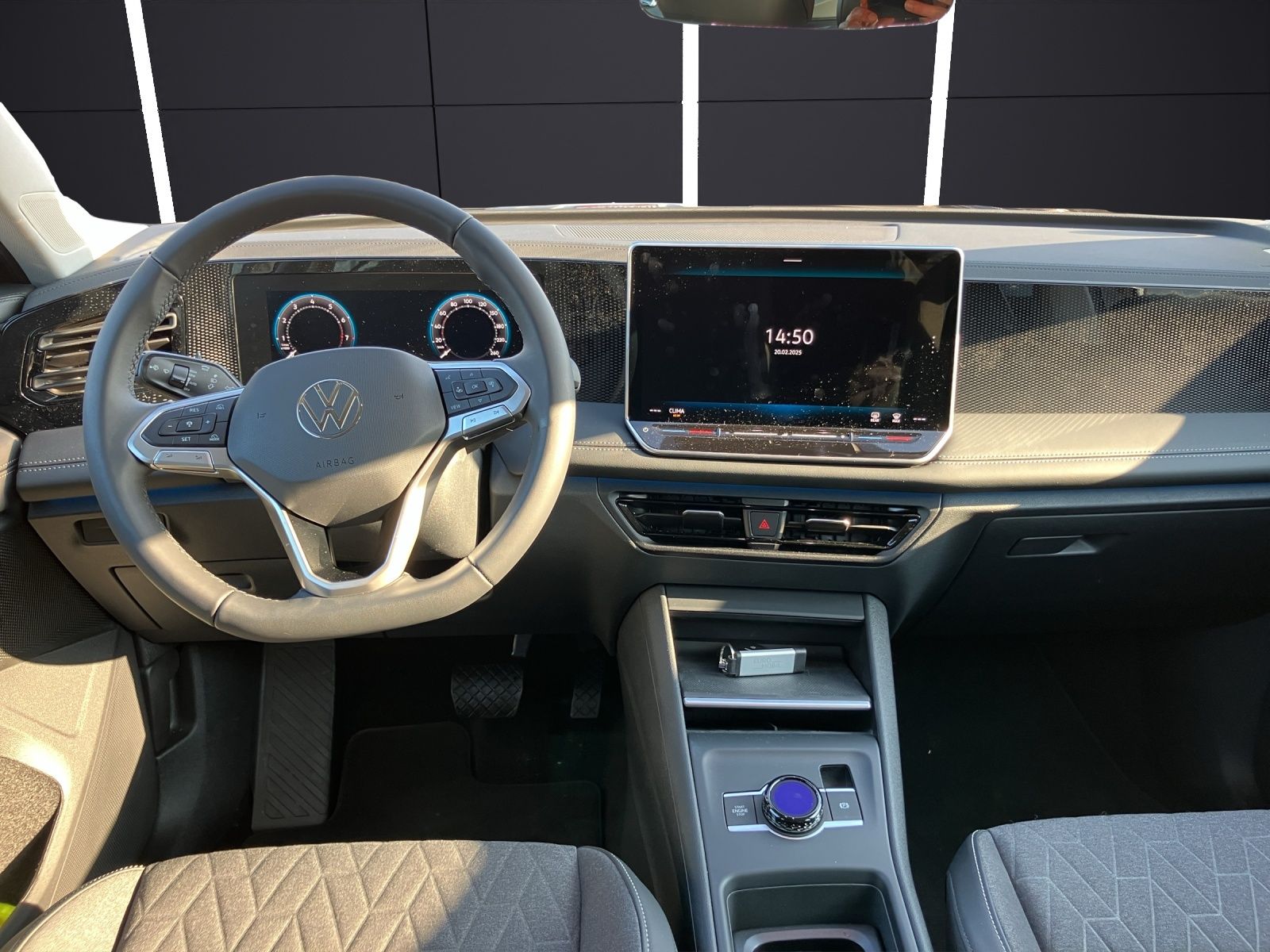 Fahrzeugabbildung Volkswagen Tiguan 1.5 e Life DSG LED ACC RearView Ambiente
