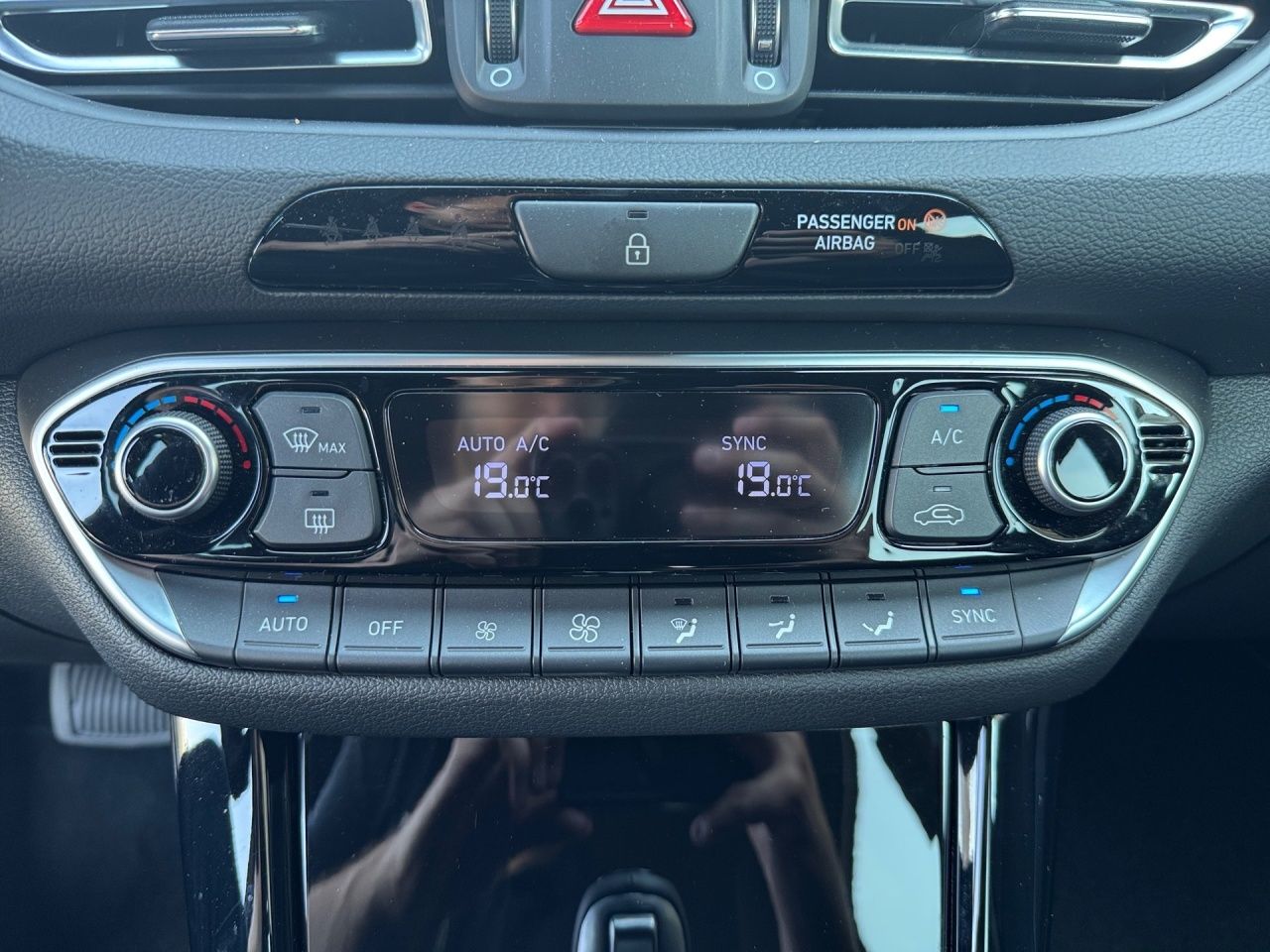 Fahrzeugabbildung Hyundai i30 ADVANTAGE LED*2Z-KLI*NAVI*WINTER*CARPL*KEYL*