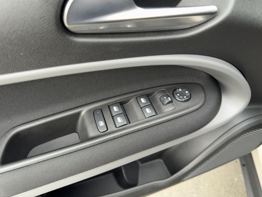 Fahrzeugabbildung Jeep Avenger WINTERPAKET TEMPOMAT EPH HINTEN