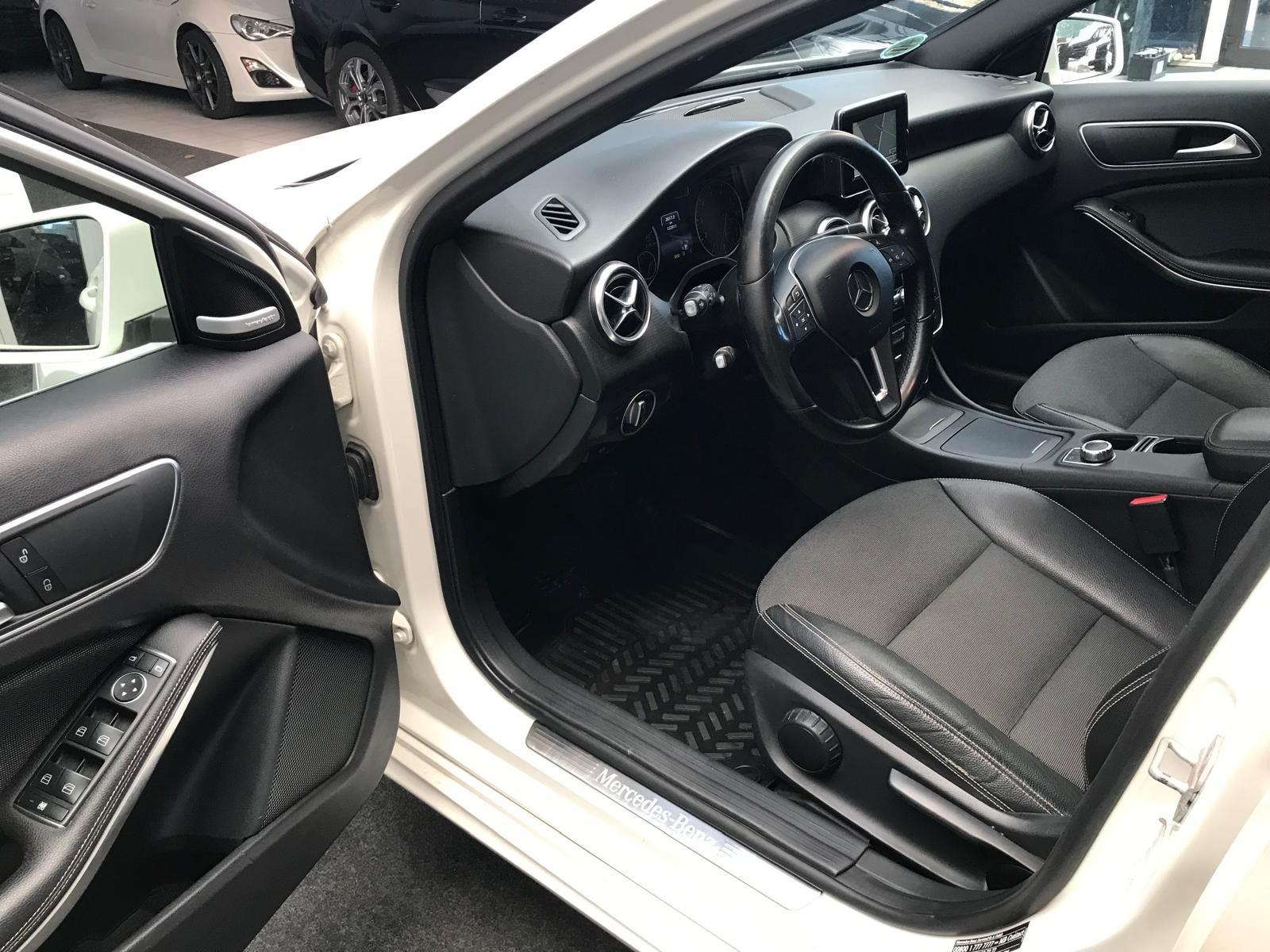 Mercedes-Benz A 250  BlueEfficiency/ Harman-Kardon/Xenon/Navi