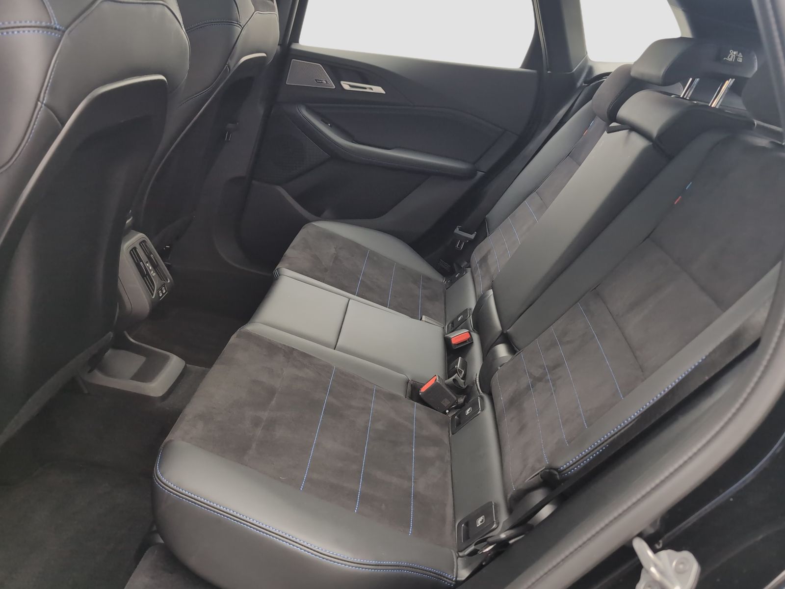 BMW 223 Active Tourer - Bild 8