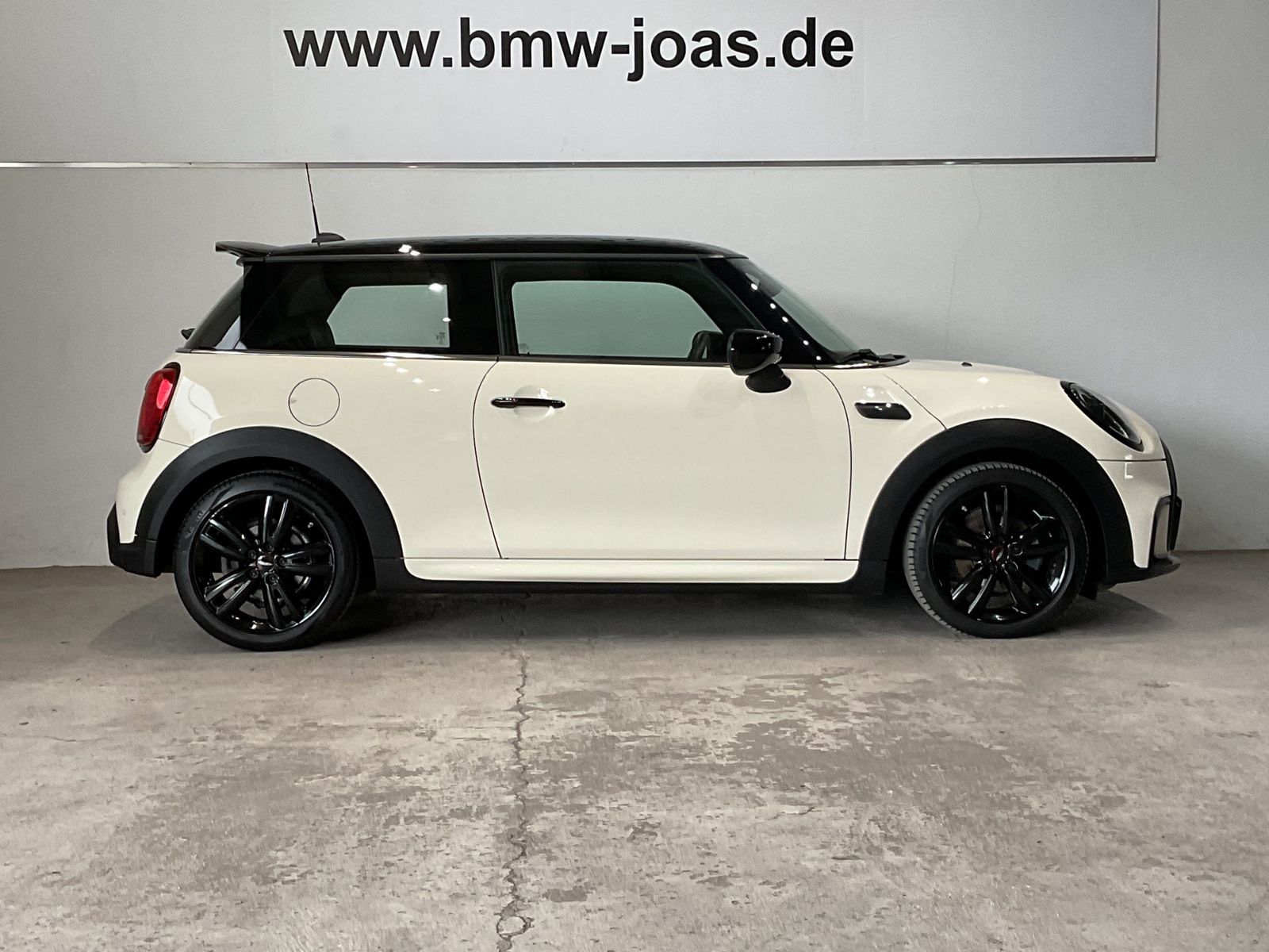 Fahrzeugabbildung MINI Cooper JCW Trim Autom. LED Navi Tempomat Klimaau